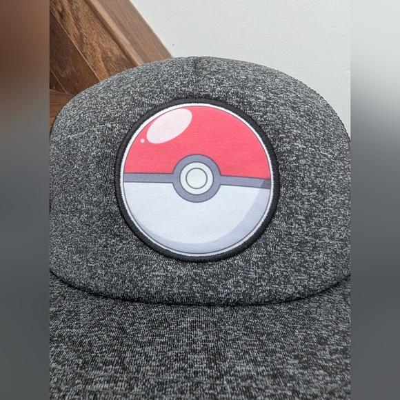 Pokemon Pokeball Emblem Trucker Snapback Youth OS Hat Women's M. NWT - Picture 2 of 14